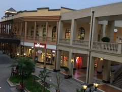 -王府井奥莱临潼小镇(临潼店)
