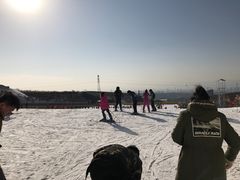 -采薇庄园四季滑雪场