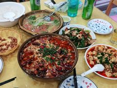 -乡土特色.冷锅鱼.牦牛肉汤锅