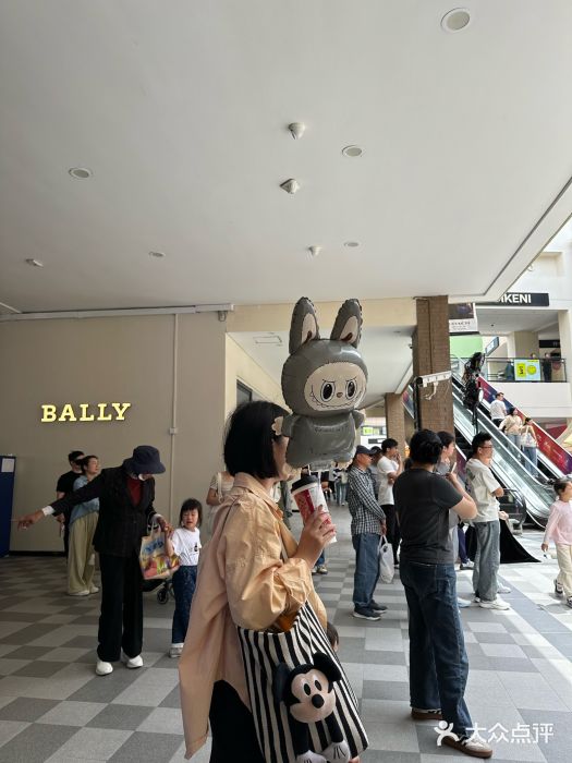 宁波杉井奥特莱斯广场图片