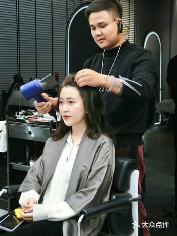 坐标城西的宝藏理发店 | 秋冬冷茶棕色锁骨发烫发️