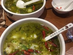 -渝是乎酸菜鱼(龙旗购物中心店)