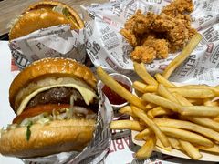 -The Habit Burger Grill 哈比特汉堡(爱琴海店)