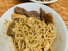 -松树干拌面店
