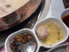 -洪氏嗨捞·广东猪肚鸡·椰子鸡火锅(西咸万象城店)