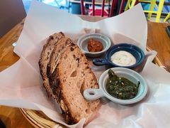 三种酱配酸面包-Mesa Madre梅萨妈妈·Bintana(国贸店)