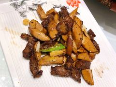 杏鲍菇黑椒牛肉粒-渝信川菜(工体店)