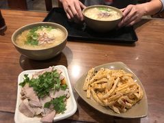 -亮亮面馆(经六路店)