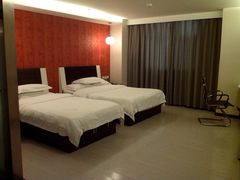 商务家庭房-如家云上四季连锁酒店(昆明东风广场地铁站店)