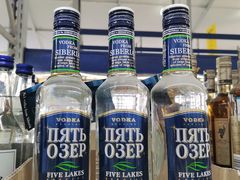 -黄五箱进口网红仓(金沙滩啤酒城店)