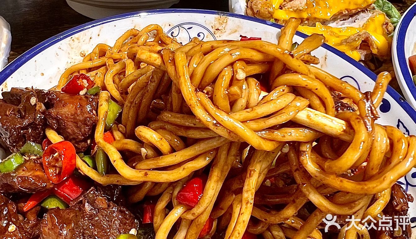 不用去徐州！济南经三路附近辣子鸡拌面！！