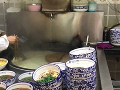 -镇南锅盖面馆(解放路店)