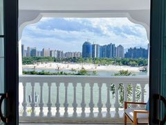 -芭黎人江景轻奢酒店(告庄西双景星光夜市店)