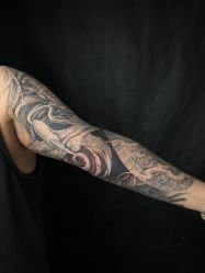 -鳌首刺青纹身 穿孔饰品店