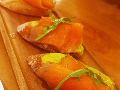 烟熏三文鱼配牛油果酱-Money Shops(愚园路店)