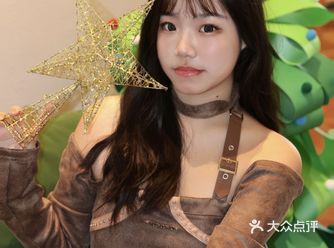 谁能想到这居然是酒店里的咖啡厅 酒店一楼大厅 有一个