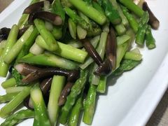芦笋炒鸡枞菌-味莊·青岛菜(云霄路店)