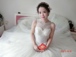 点击看大图 -艾米丽婚纱礼服