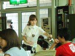 美女服务员-Mr.J义法厨房(北医店)