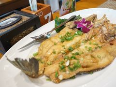 -Chom Cafe and Restaurant