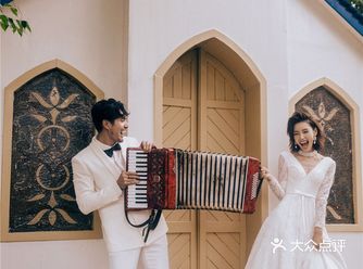 小姐姐自带气场的ins时尚婚纱照