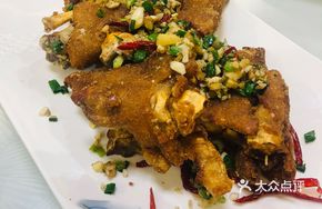 Salted Pepper Glutinous Pig Trotter