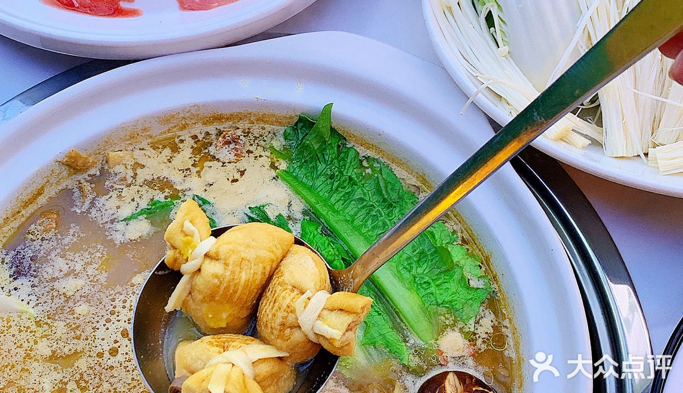 长沙吃到坠好吃的猪肚鸡火锅，鲜掉眉毛…