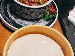 传统黑三剁配薄饼-雀舞云南菜(天津天河城购物中心店)