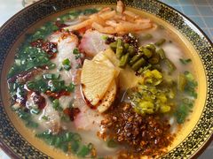 脆皮香猪肉-肇兴特色牛肉粉