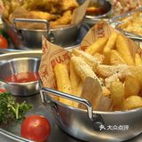 哇谁懂啊在广州两个猛男服务生陪我吃韩国烤鸡🥰