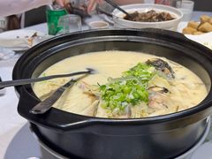 招牌秘制鱼头砂锅-老大同酒家·糟卤·本帮菜(中山公园店)