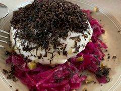 布拉塔奶酪色拉配落地球-BOR Eatery(安福路店)