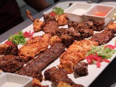 苏丹烤肉拼盘配三文鱼-Efes Turkish & Mediterranean Cuisine 艾菲斯餐厅(陆家嘴店)