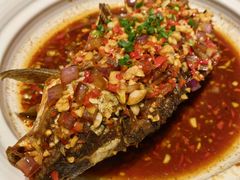 香煎大鲫鱼-费大厨辣椒炒肉(太平老街店)