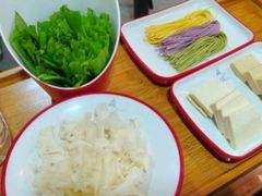 -毛辣果·贵州红酸汤牛肉火锅(西单店)