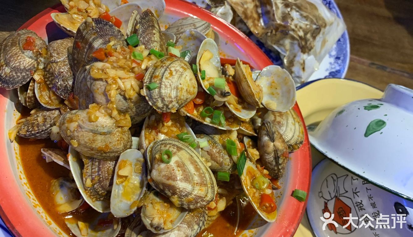 快餐品行业里面应该服务算好的，服务员也比较多