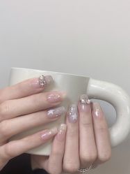 -花岐款式专研健康美甲沙龙