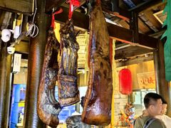 -帅巴人舅母子腊蹄民俗村