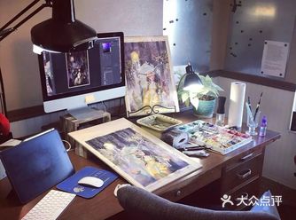 书中的精灵在她的画纸上活灵活现,仿佛到了童话世界!