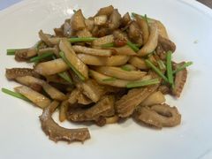 油爆菌菇-品悦酒店(三林古镇店)