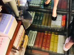 -钟书阁(松江泰晤士小镇店)