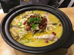 -愉肴麻辣香锅(中山路店)