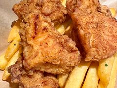 招牌炸嫩汁鸡块配薯条-百特喜·意大利餐厅(八佰伴镇江店)