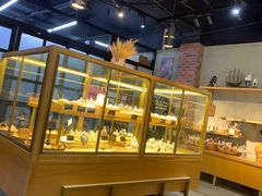 面包甜点陈列柜-啊噗吐呦现场烘焙(麦凯乐店)