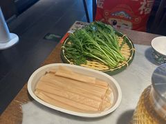 -尚尚仙·酸汤猪手·猪肚鸡火锅(华联万柳购物中心店)