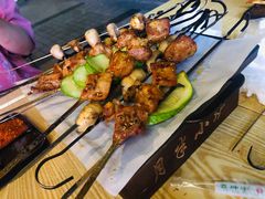 月半松板肉-月半小炉焖烤