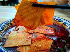 红油米线加豆皮-老字号杨坡红油米线腊汁肉夹馍(东四道巷店)