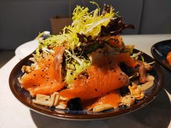 烟熏三文鱼杂菌沙拉-BE BRIGHT KITCHEN(正佳广场店)