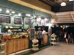 -席娜卡琳火车铁道夜市