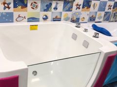 -蓝鲸奇亲子游泳俱乐部